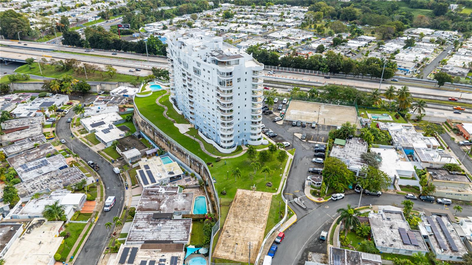 CONDOMINIO MONT BLANC - Residential