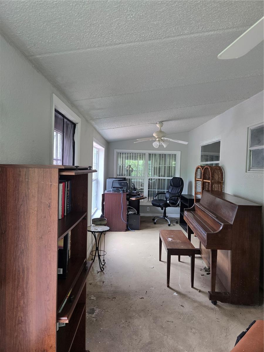 LUCY ISLAND - Residential