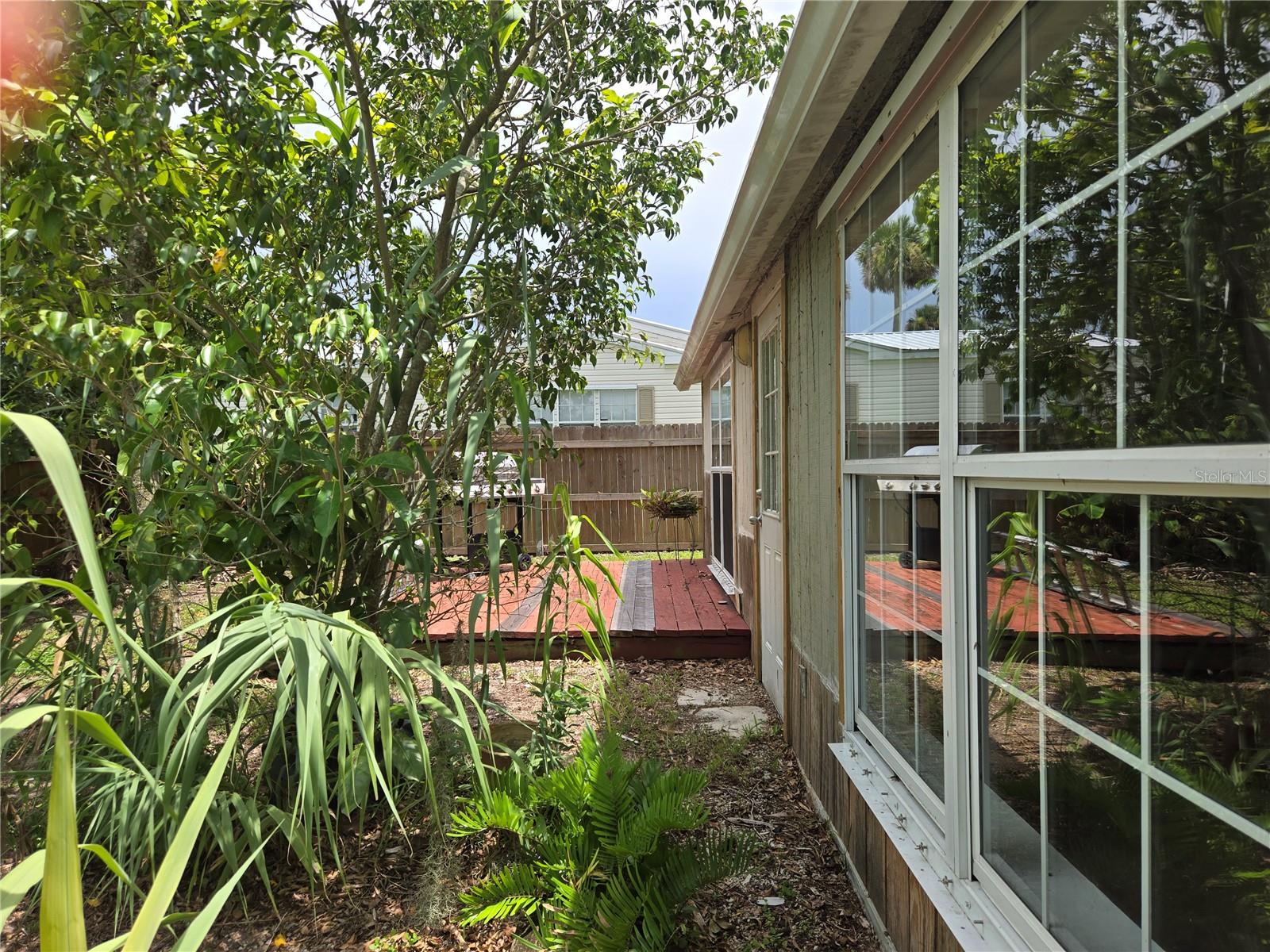 LUCY ISLAND - Residential