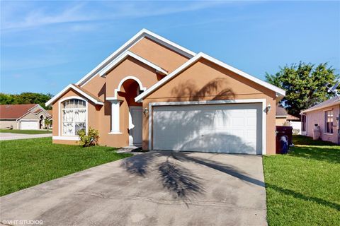 Photo of 2108 Shannon Lakes Boulevard, Kissimmee, FL 34743 (MLS # O6306570)