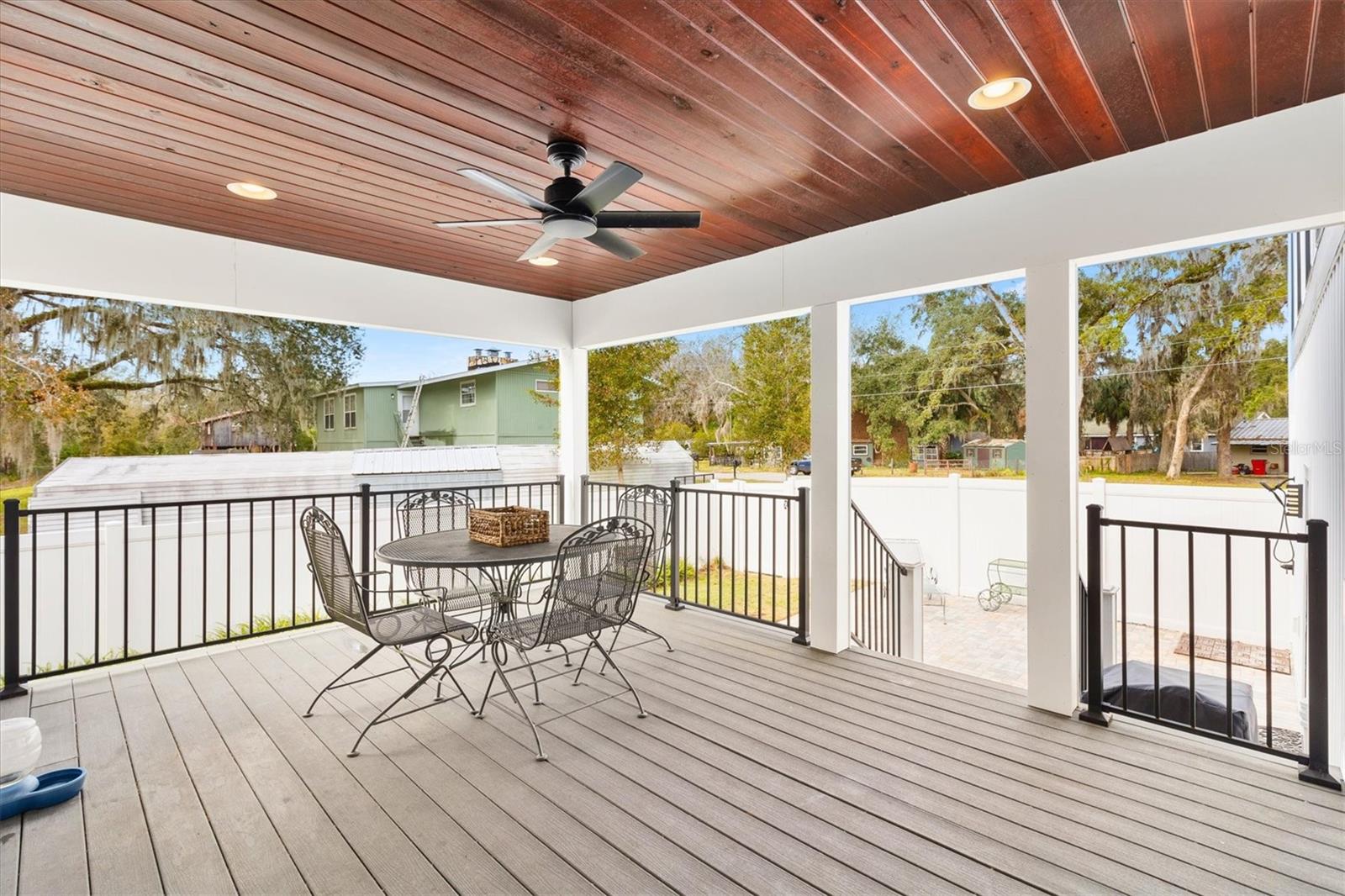 SUNSET SHORES - Residential