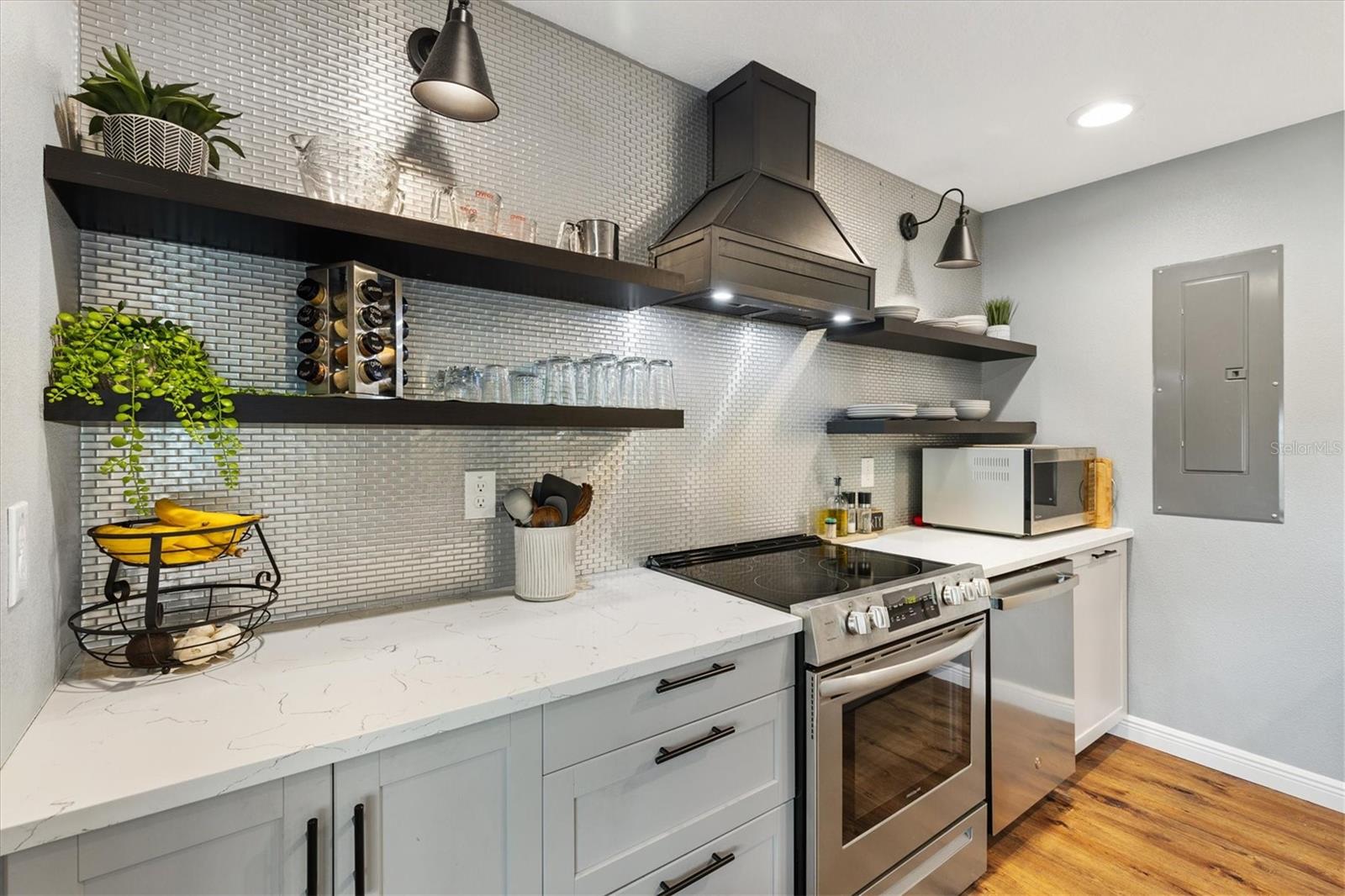 SUNSET SHORES - Residential