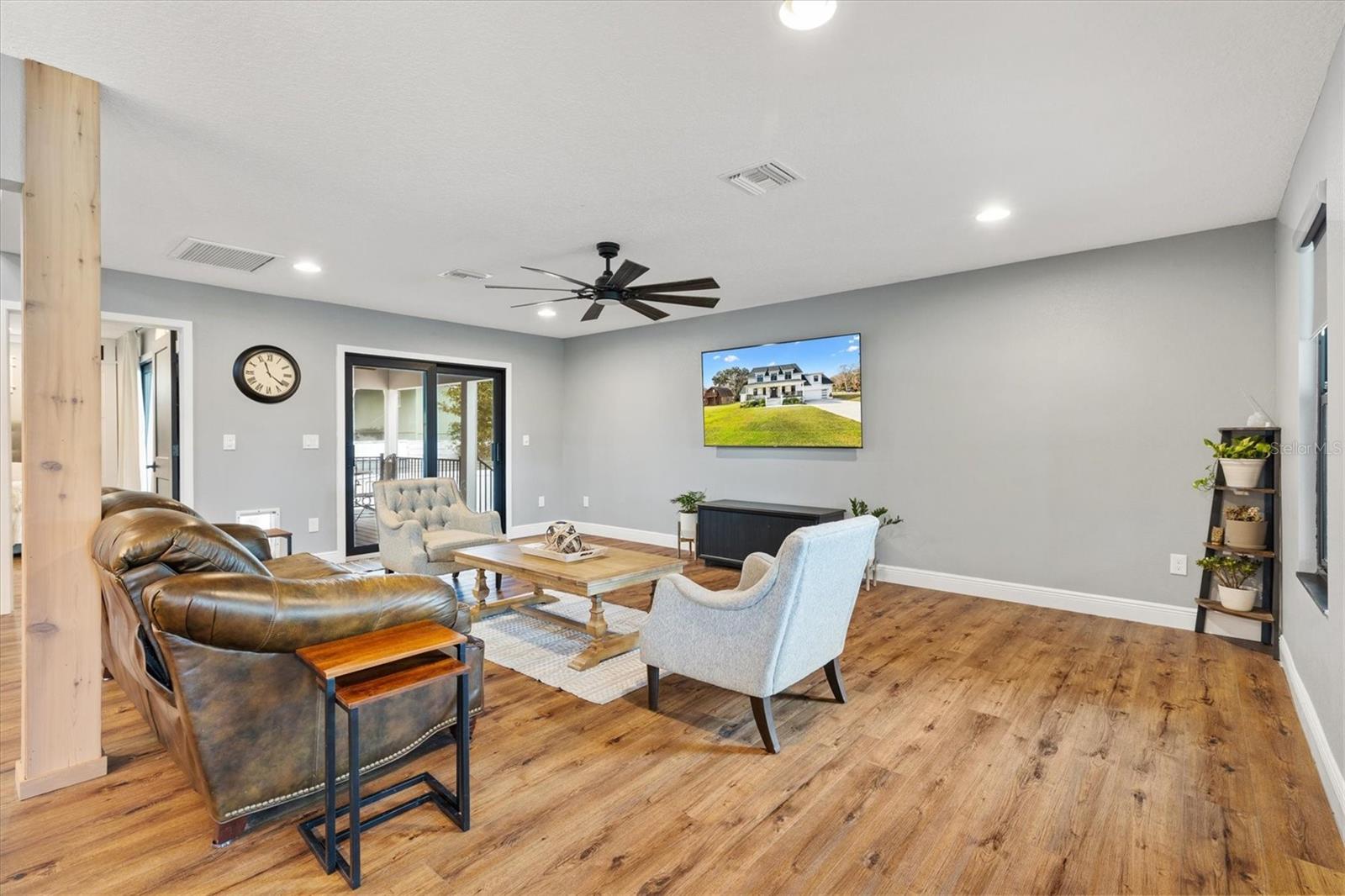 SUNSET SHORES - Residential