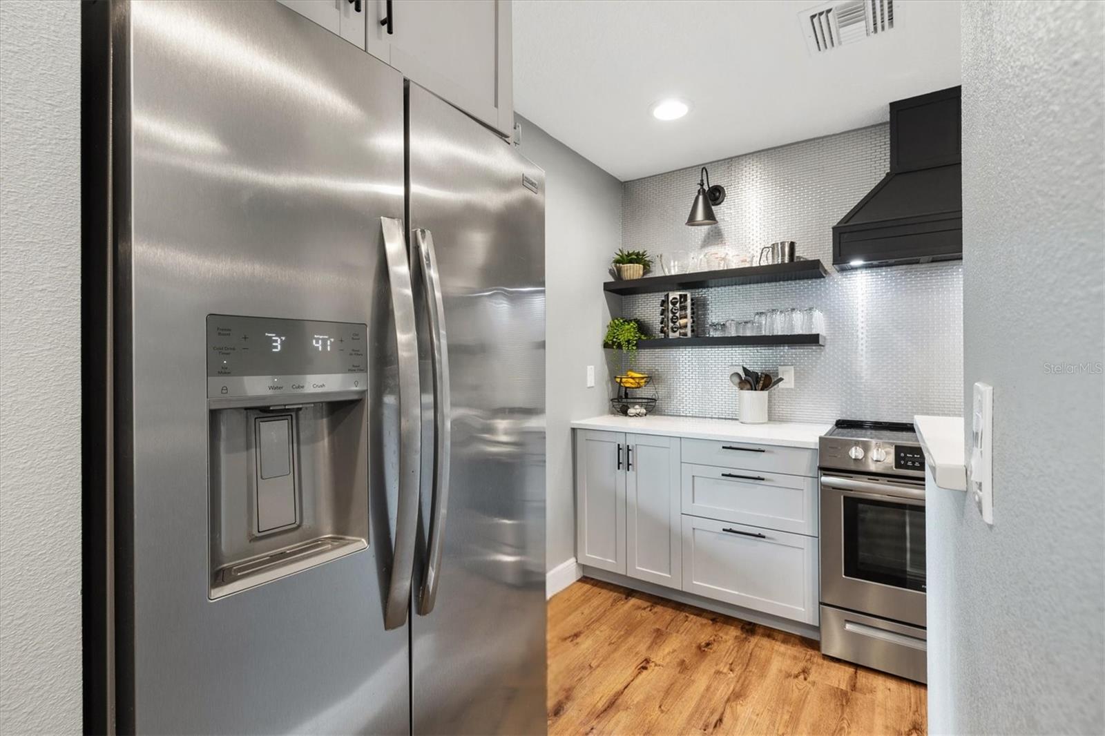 SUNSET SHORES - Residential