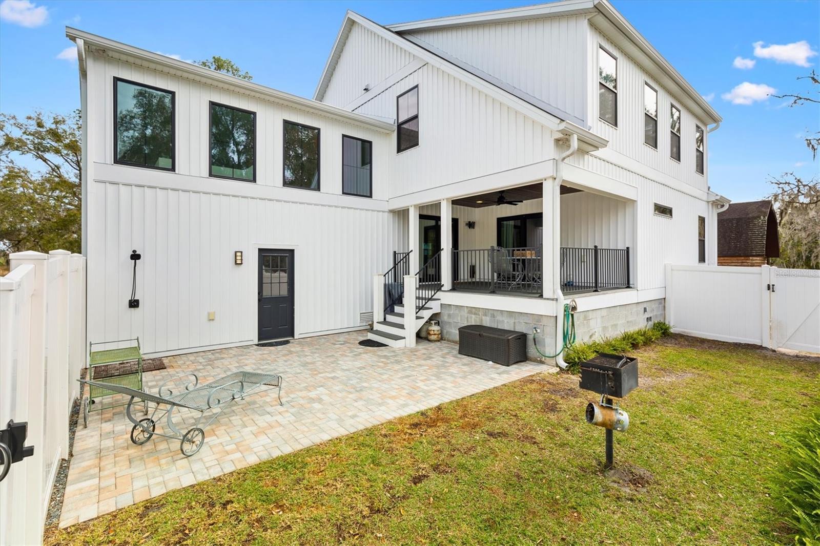 SUNSET SHORES - Residential