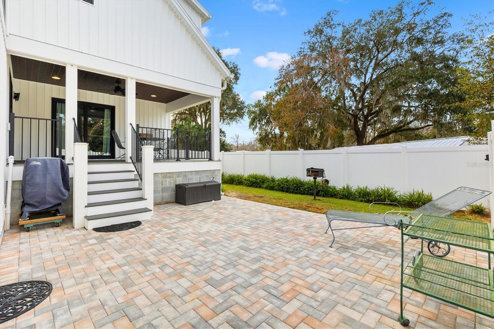 SUNSET SHORES - Residential