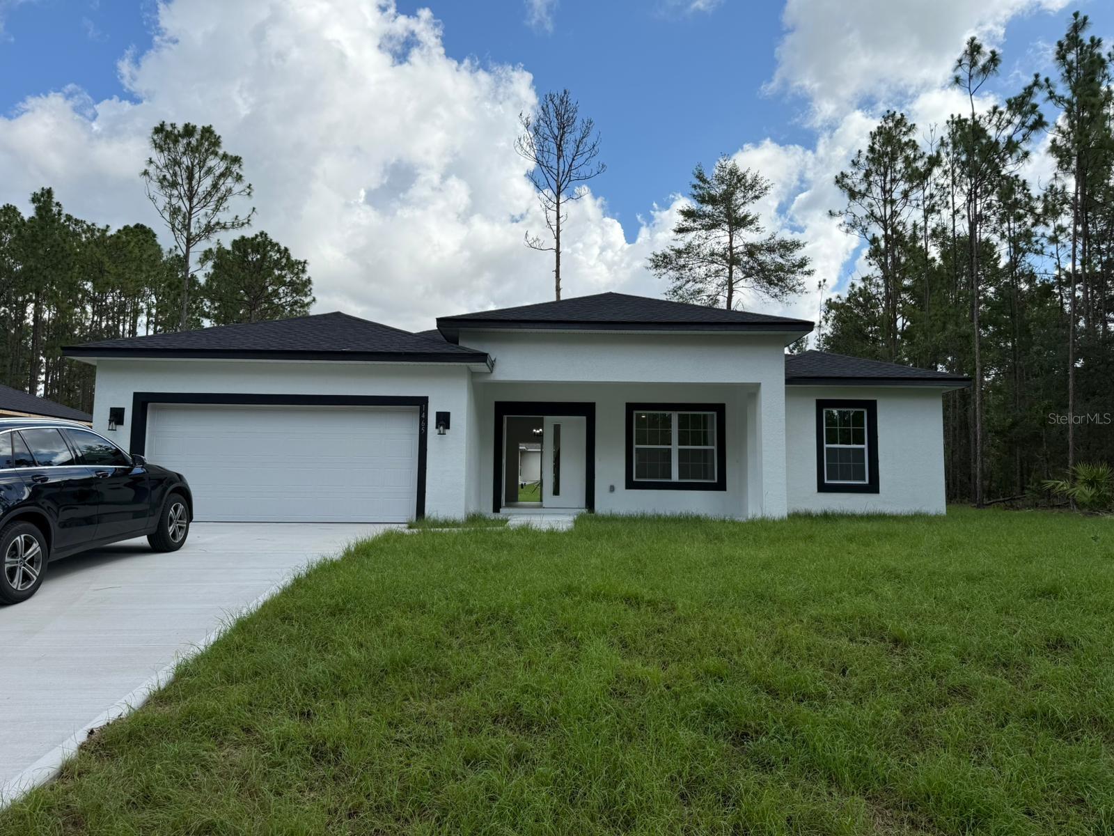 New, Modern, and Cozy Home in Citrus Springs
We present this beautiful, newly built home in Citrus Springs, perfect for those seeking comfort, practicality, and a touch of sophistication.
With 3 spacious bedrooms, all with spacious walk-in closets, and 2 modern bathrooms—including a suite with a private bathroom—this home offers the ideal space for everyday living or entertaining.
The open floor plan integrates the living room, dining room, and kitchen into a bright and airy space. The kitchen is a true highlight, with quartz countertops, new, high-quality appliances, and custom cabinetry.
Located on a large lot, you'll have space, privacy, and tranquility. Enjoy relaxing on the front porch or in the covered backyard.
Other features include a 2-car garage and a separate laundry room ready to be equipped.
Located in a quiet and well-located neighborhood, close to schools, shops, and leisure options, it's ideal for those looking for a comfortable home or a secure investment.
Schedule your visit and come see your new home!