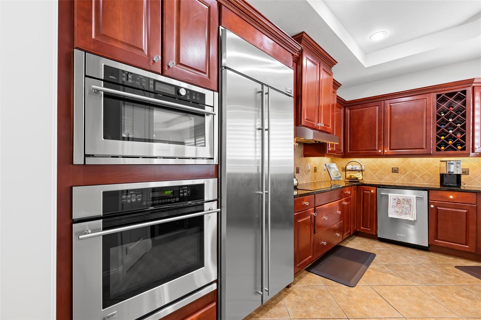 CAPTIVAS AT MARINA BAY CONDO - Residential