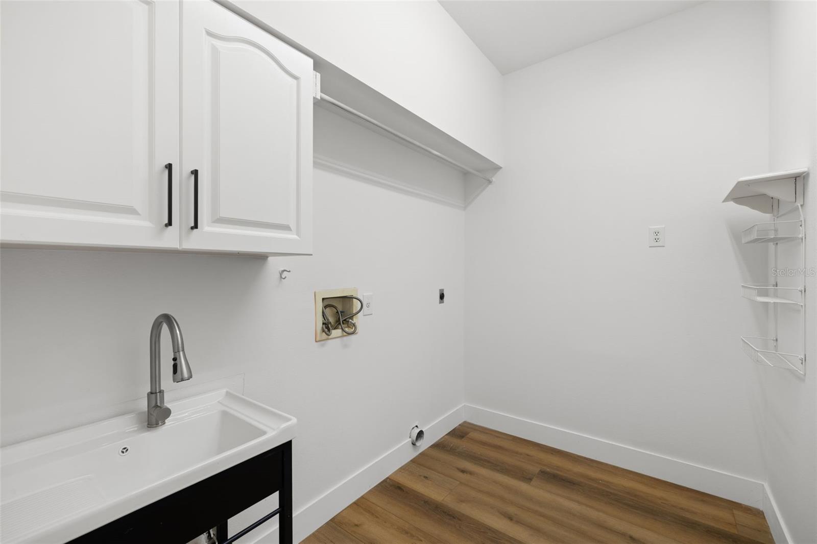 RIVER WOODS PH I - Residential