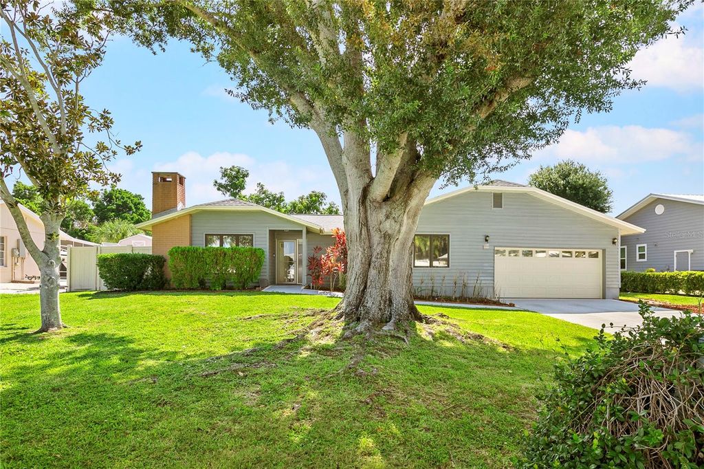Photo of 1111 77th Street NW, Bradenton, FL 34209 (MLS # TB8413117)