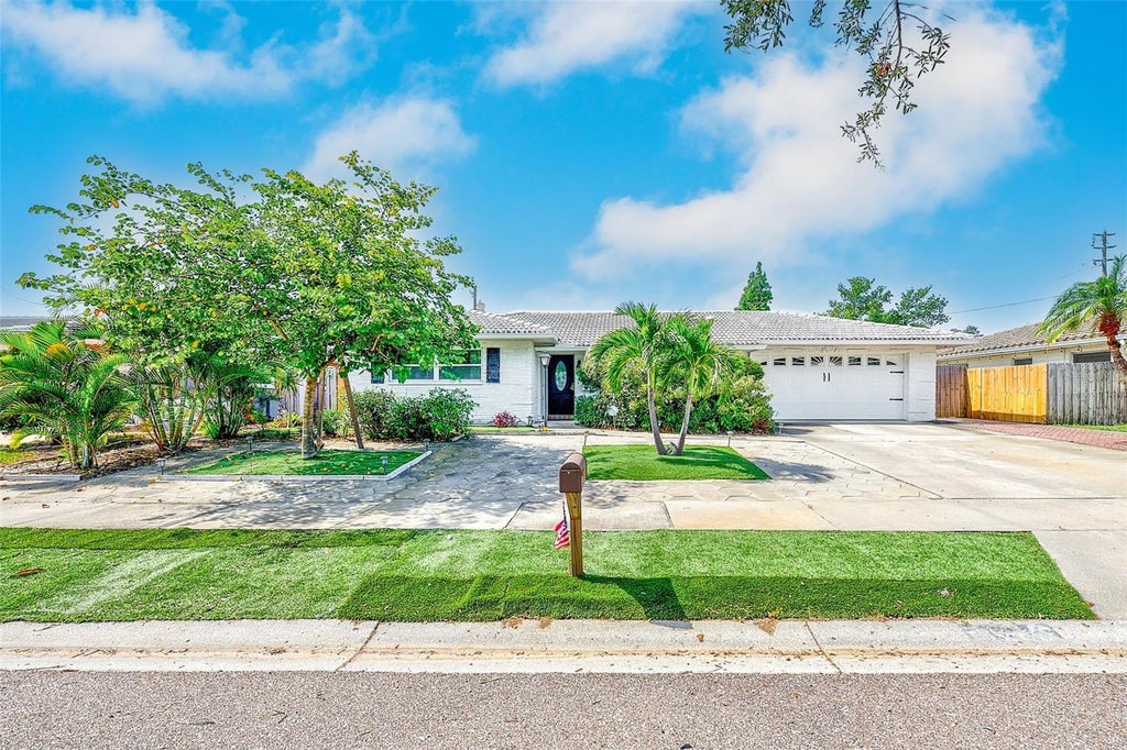 Photo of 11288 60th Avenue, Seminole, FL 33772 (MLS # TB8540580)