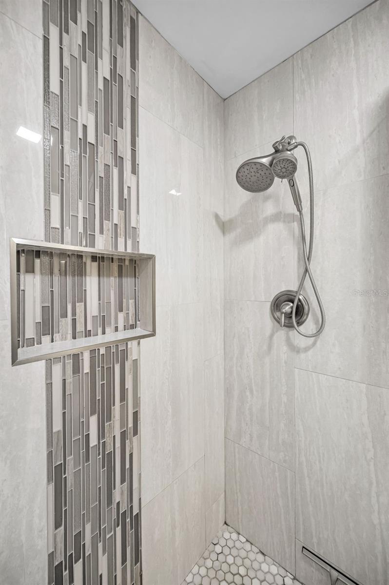 HEATHER HILL APTS - Residential