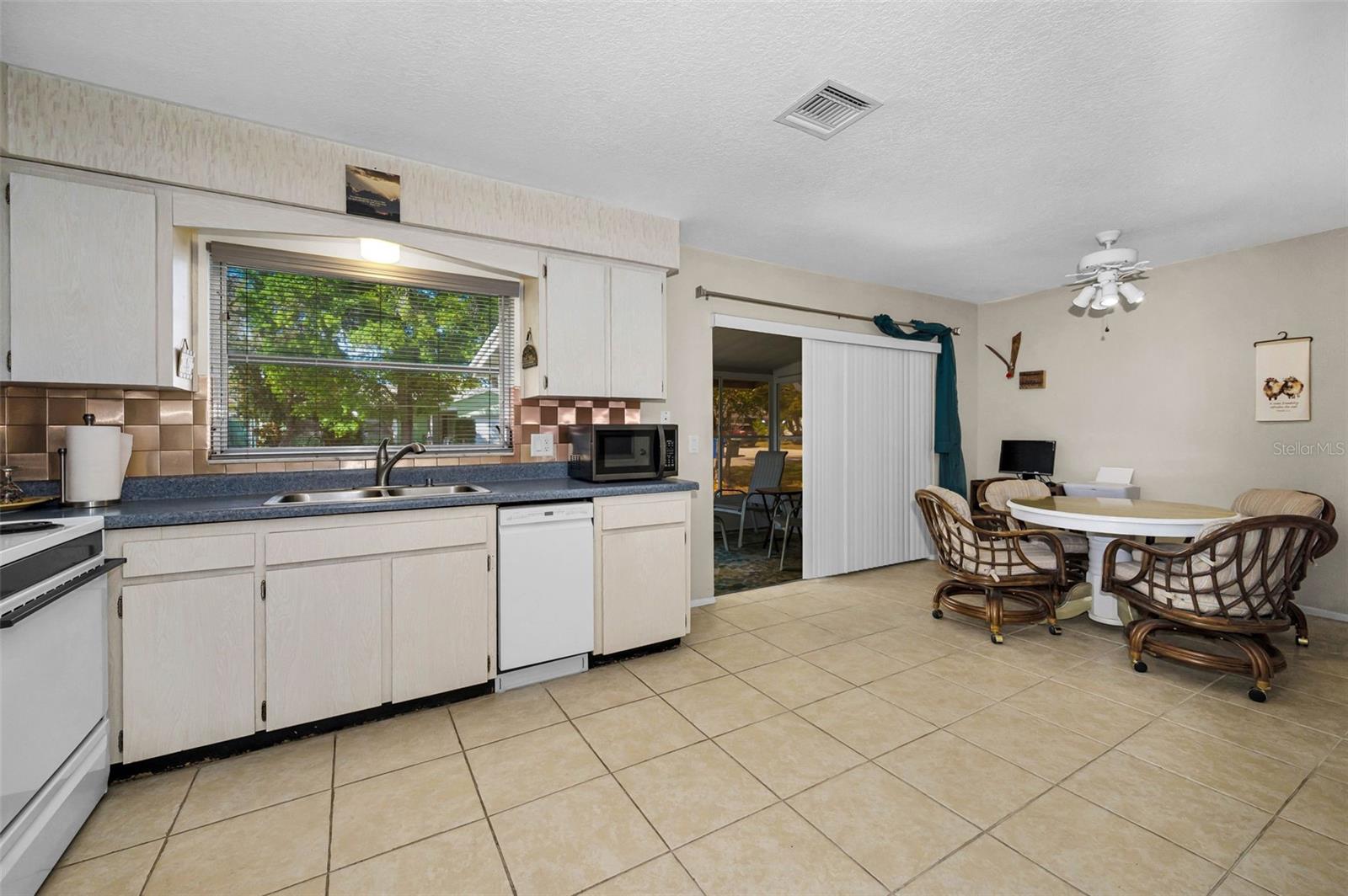 HEATHER HILL APTS - Residential