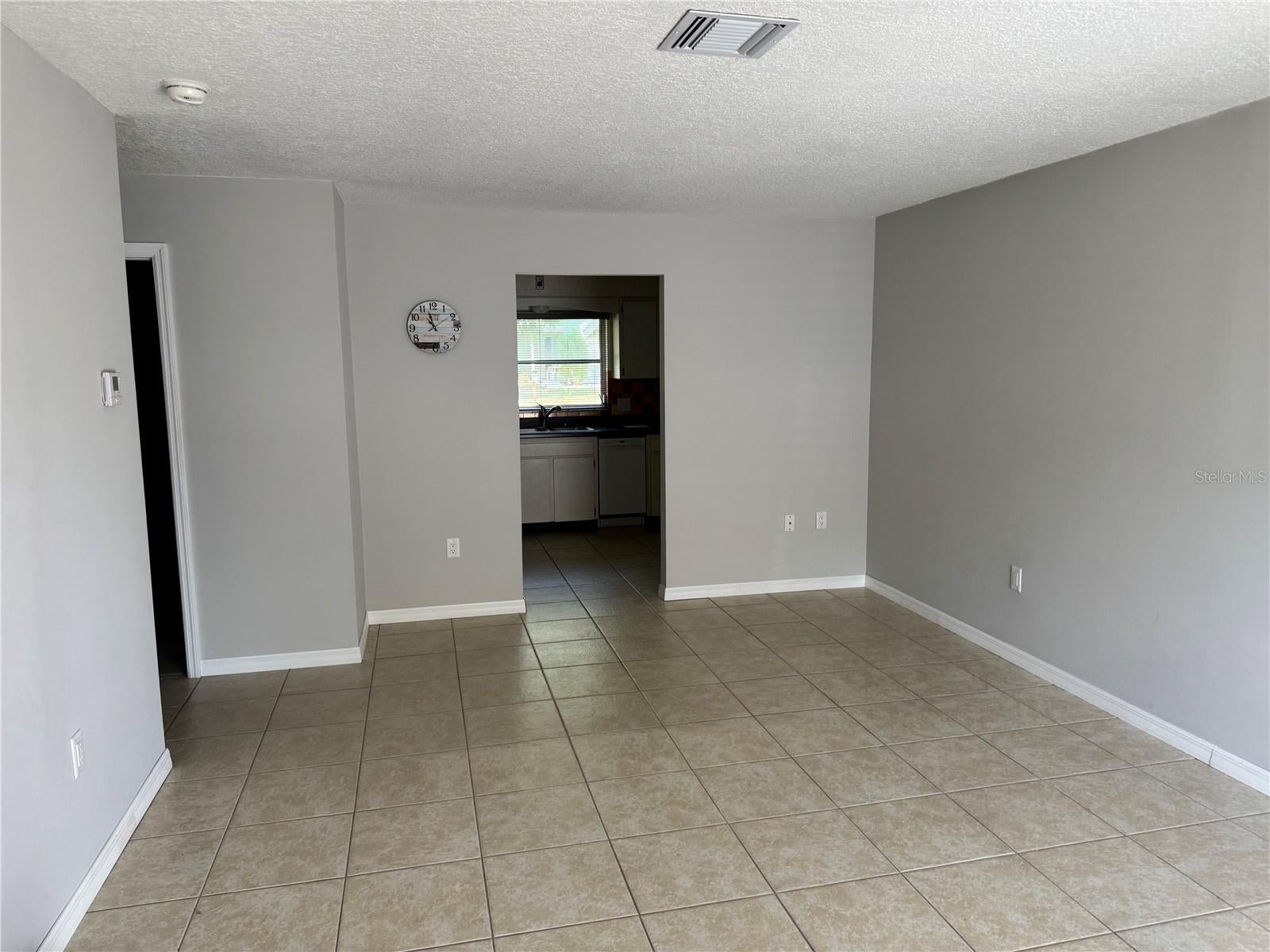 852 OXFORD COURT