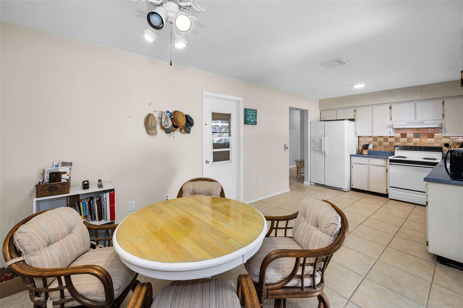 HEATHER HILL APTS - Residential