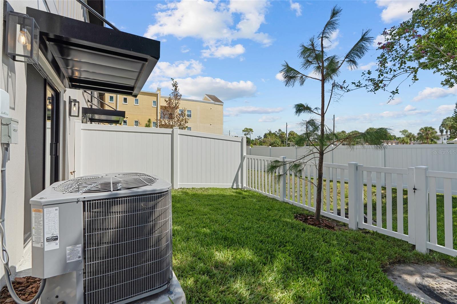 WESTSHORE PALMS - Residential