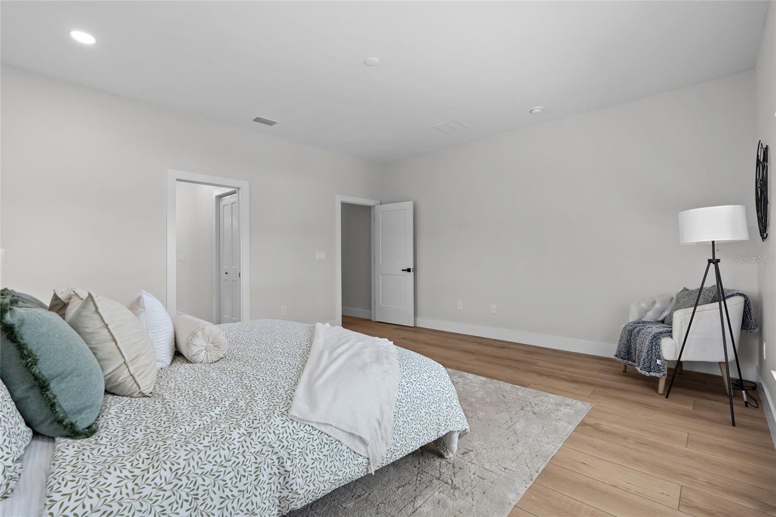 WESTSHORE PALMS - Residential