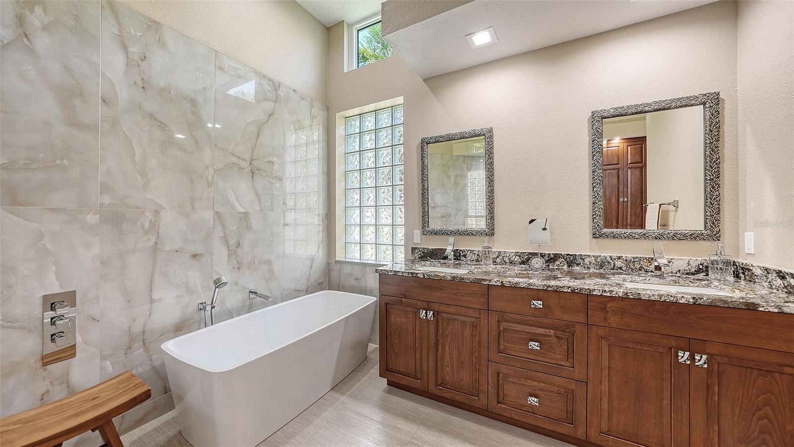 QUEENS HARBOUR - Residential