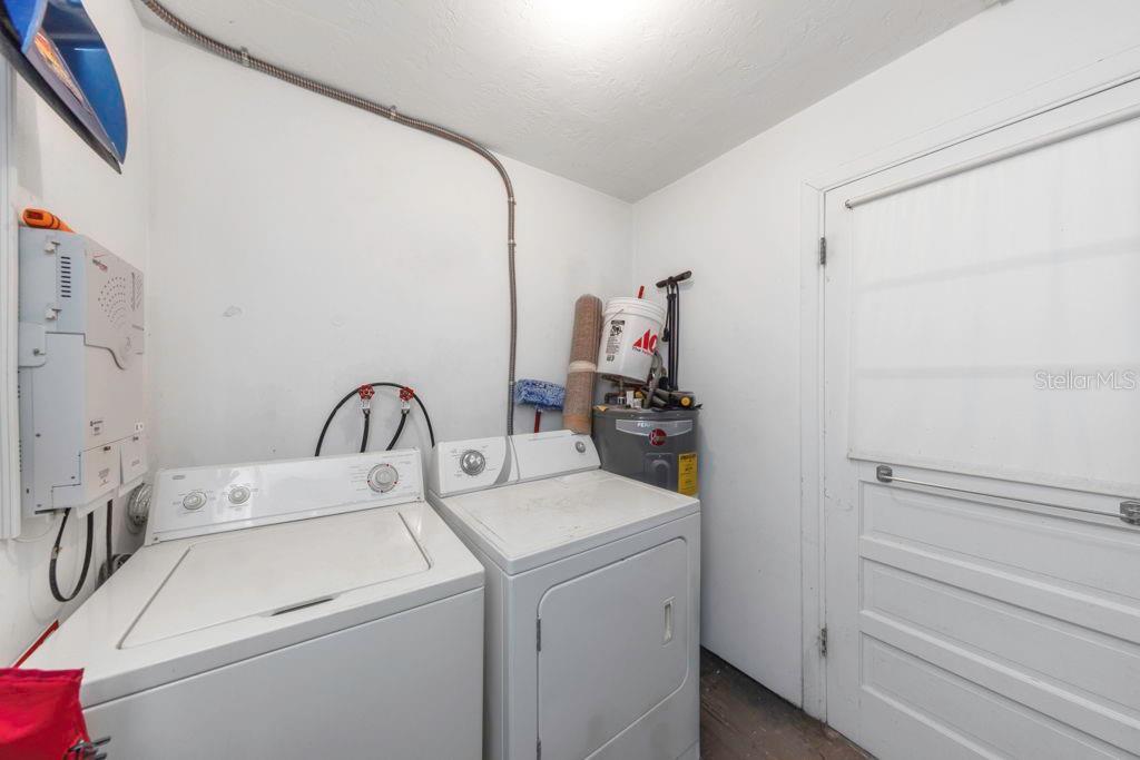 COVERT SQUARE - Residential Income