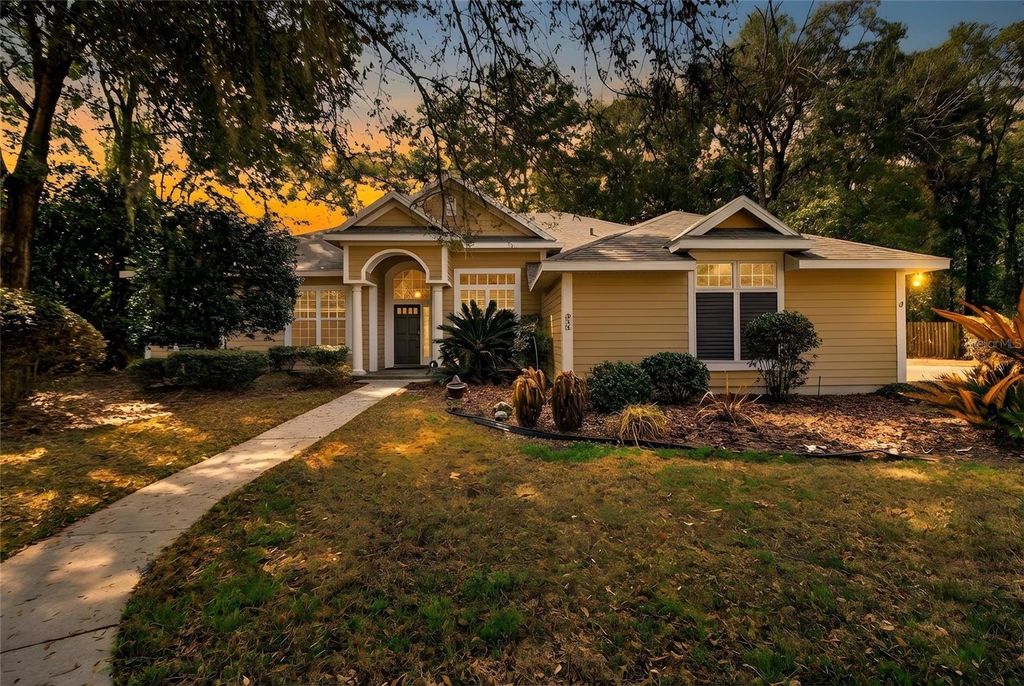 Photo of 922 SW 88th Street, Gainesville, FL 32607 (MLS # GC537731)