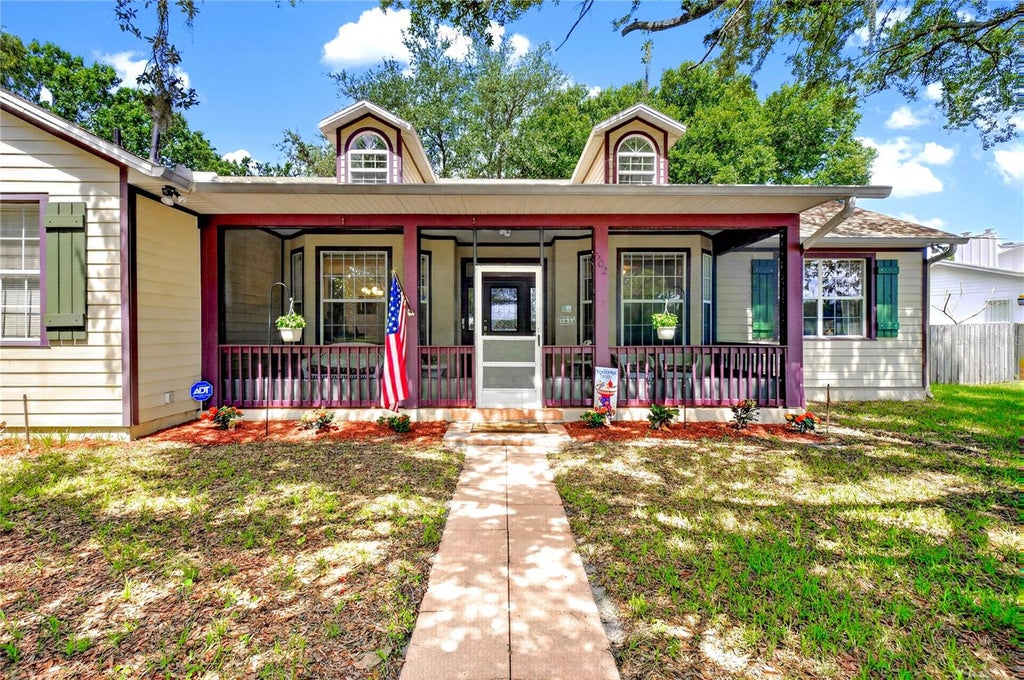 Photo of 502 Palm Drive, Winter Garden, FL 34787 (MLS # O6415316)