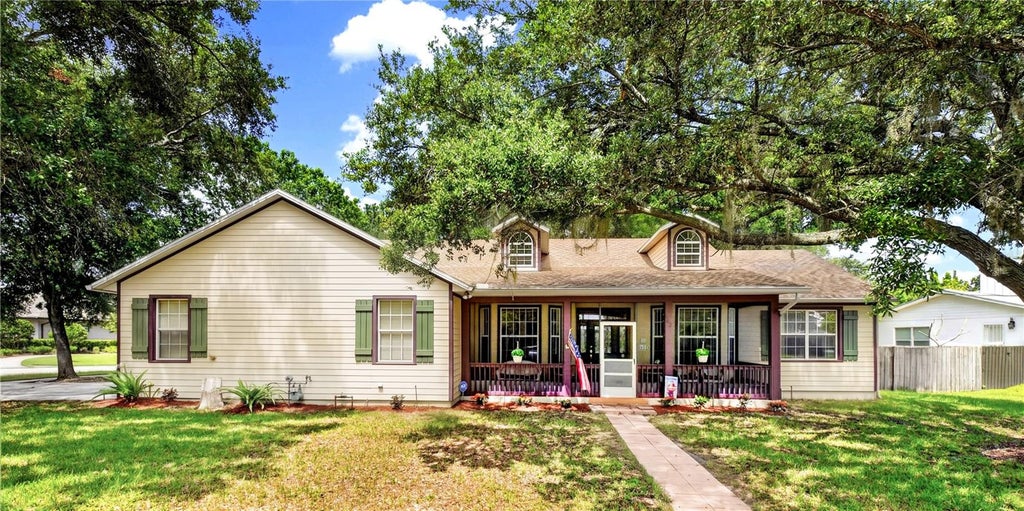 Photo of 502 Palm Drive, Winter Garden, FL 34787 (MLS # O6415316)