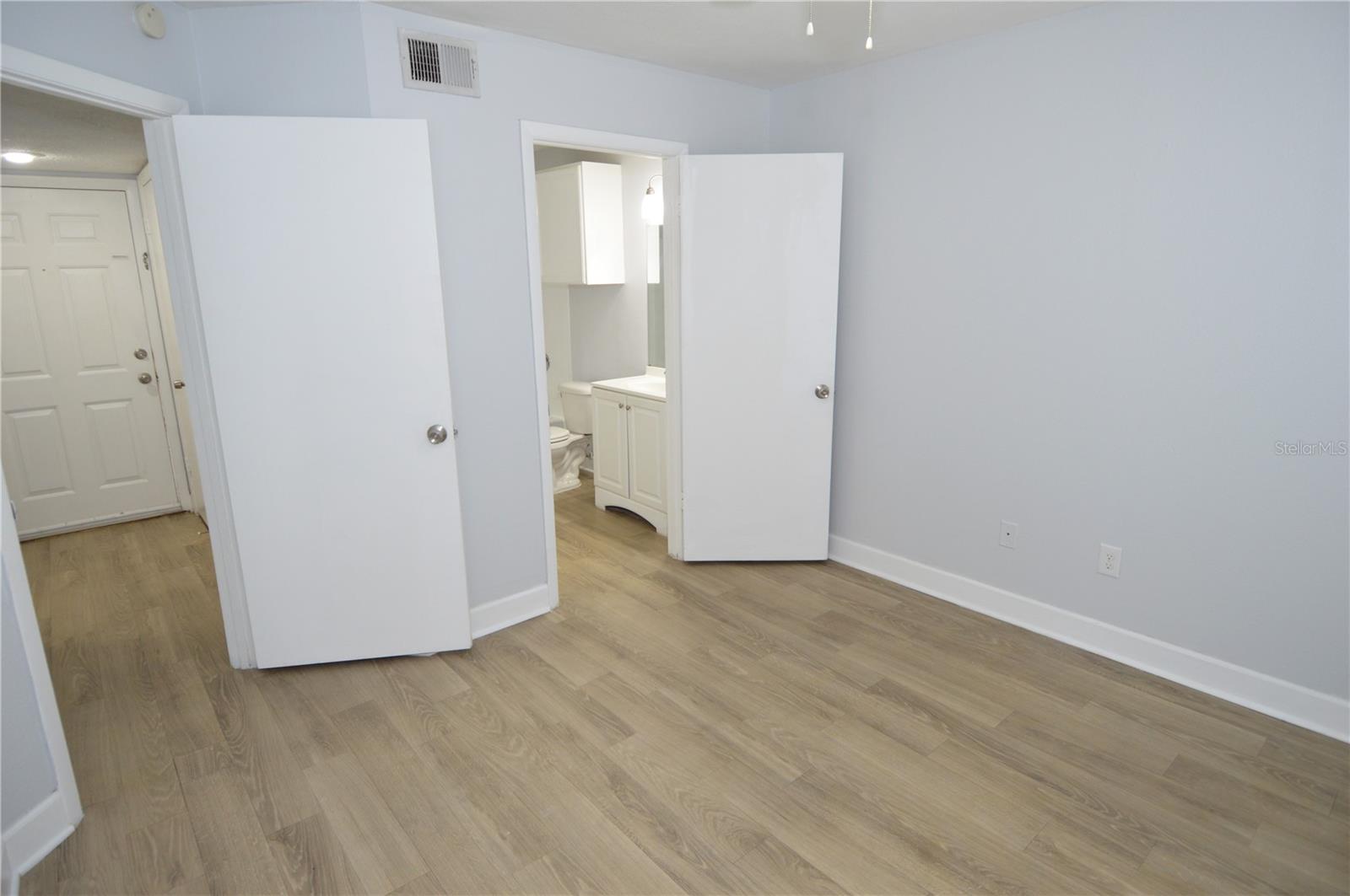 THE GRAND RESERVE CONDO - Residential Lease
