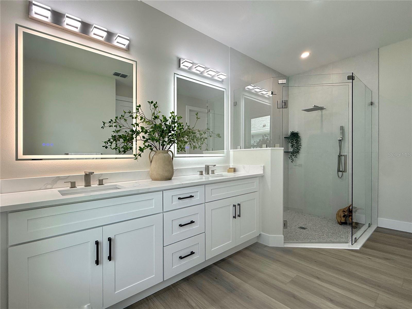 PINE LAKES - Residential