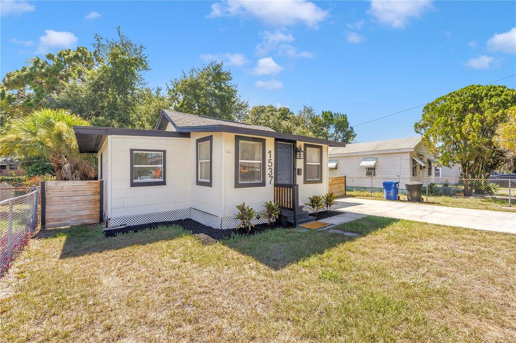 Photo of 1537 39th Street S, St Petersburg, FL 33711 (MLS # TB8522917)