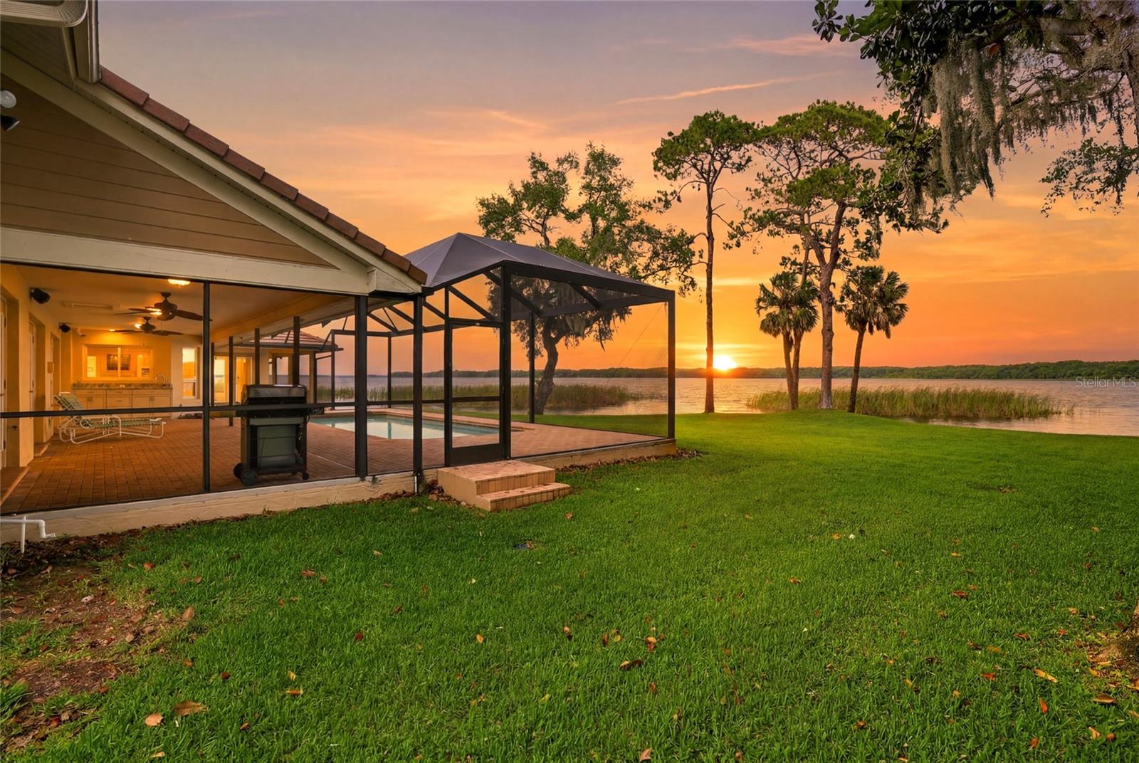 3493 SHORELINE CIRCLE