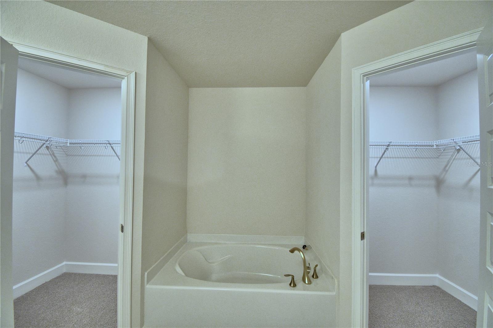 HICKORY RIDGE ESTATES - Residential