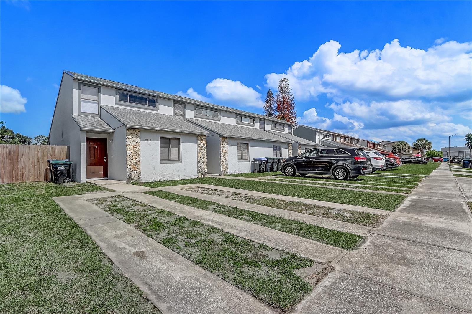 2719 HUNT CLUB LANE