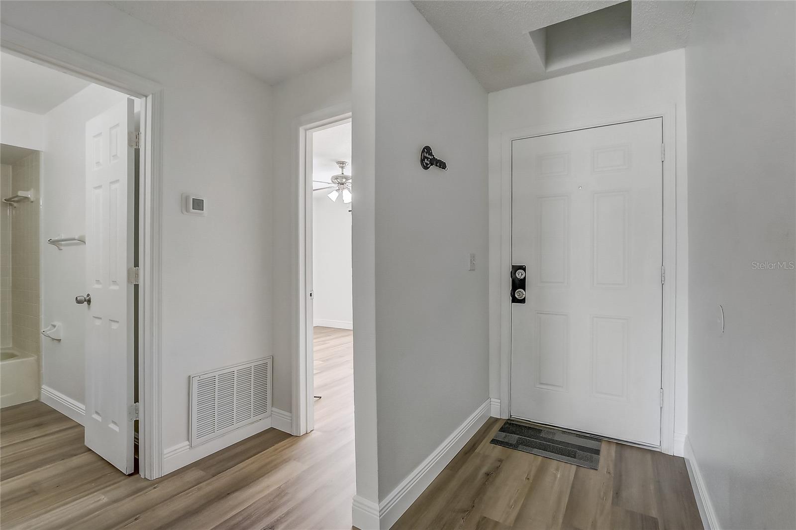 2719 HUNT CLUB LANE