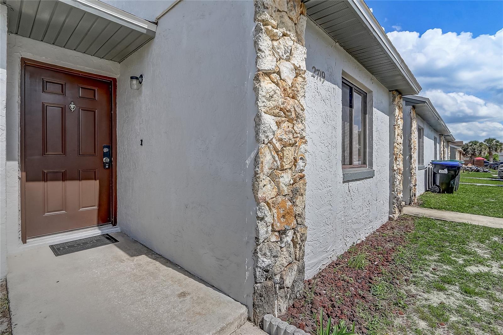 2719 HUNT CLUB LANE