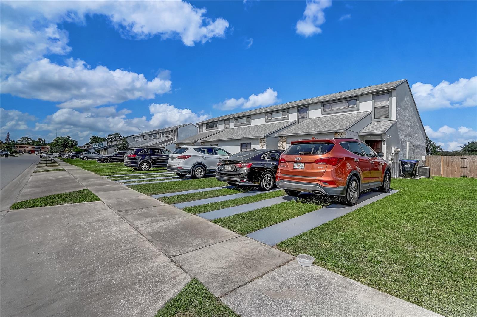 2719 HUNT CLUB LANE