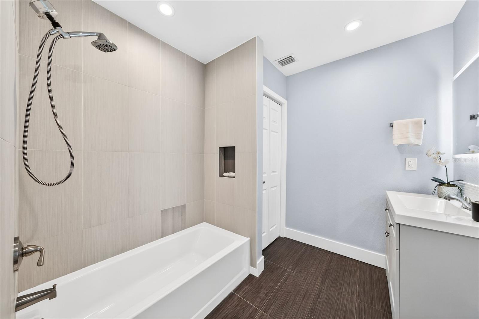 UNIVERSITY HEIGHTS - Residential