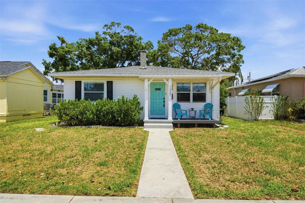 Photo of 1337 34th Avenue N, St Petersburg, FL 33704 (MLS # TB8507614)