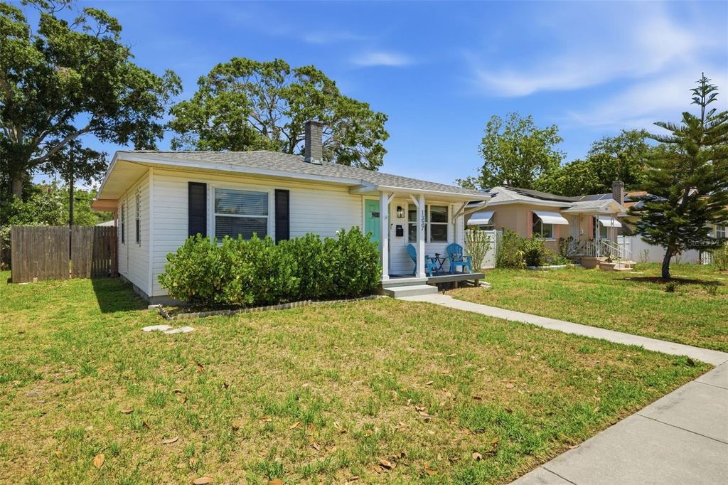 Photo of 1337 34th Avenue N, St Petersburg, FL 33704 (MLS # TB8507614)