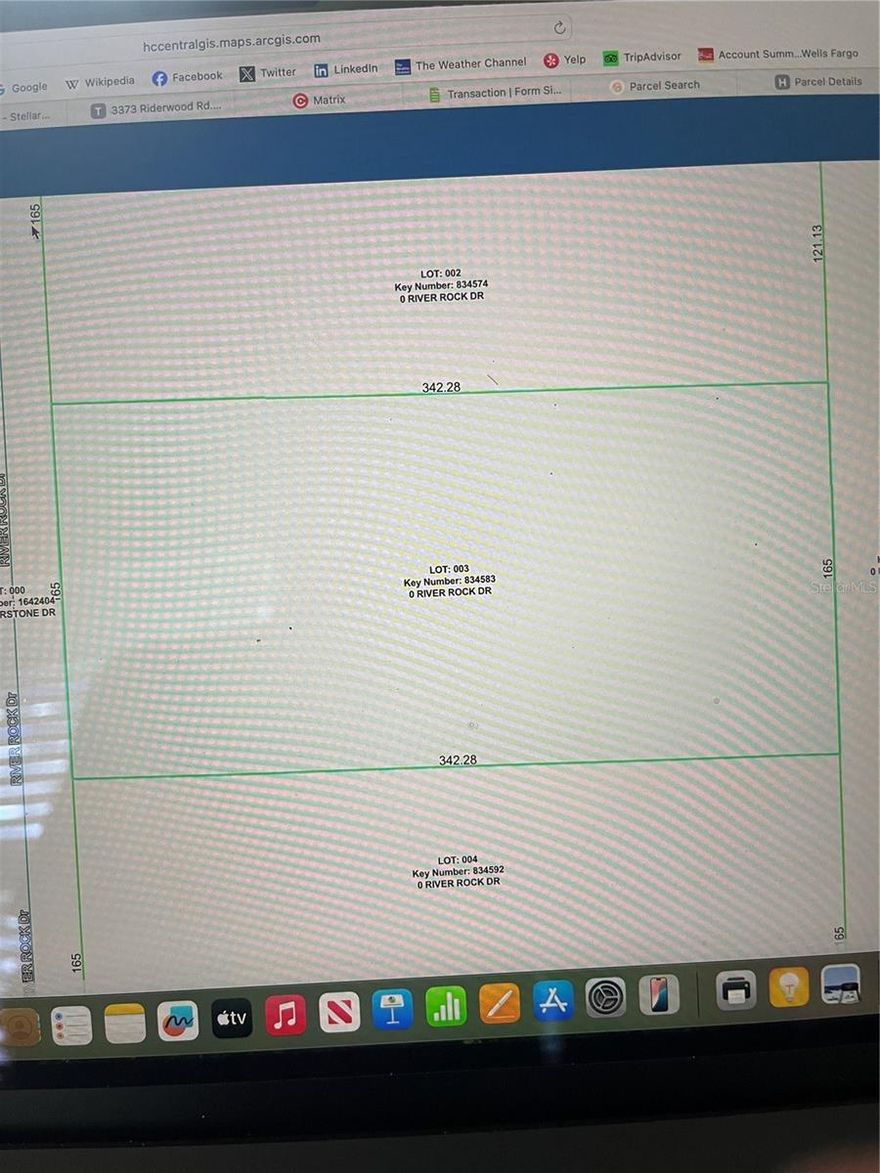 1.3 ACRES in Webster !! Build your own, bring a Mobile Home, or have a Camp Site !! Old Florida at its finest !! Close to Tampa and World Famous Disney Attractions !!