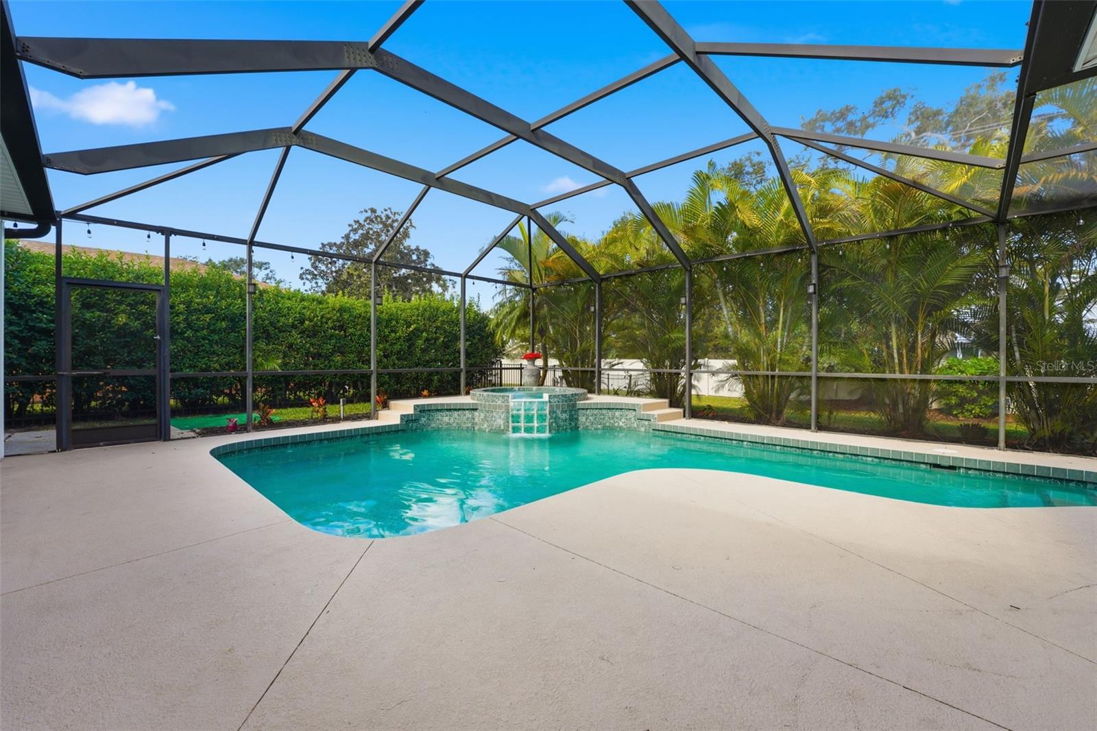 SECLUDED OAKS - Residential Lease