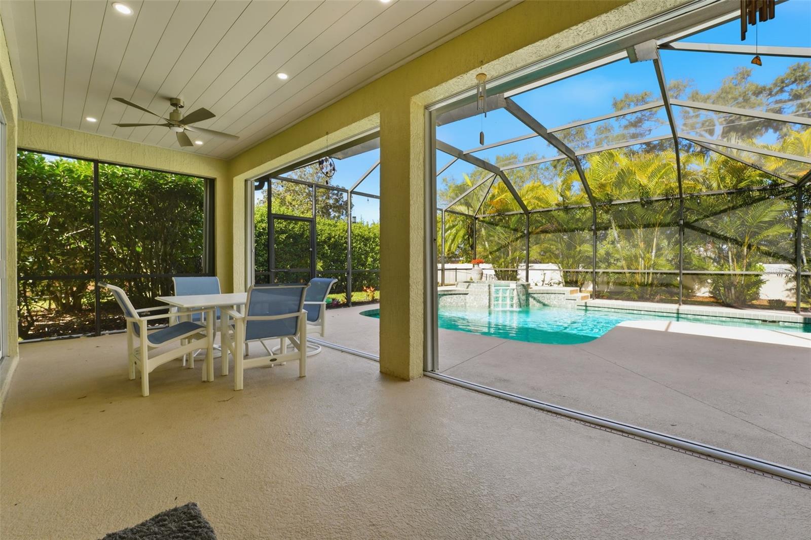 SECLUDED OAKS - Residential Lease