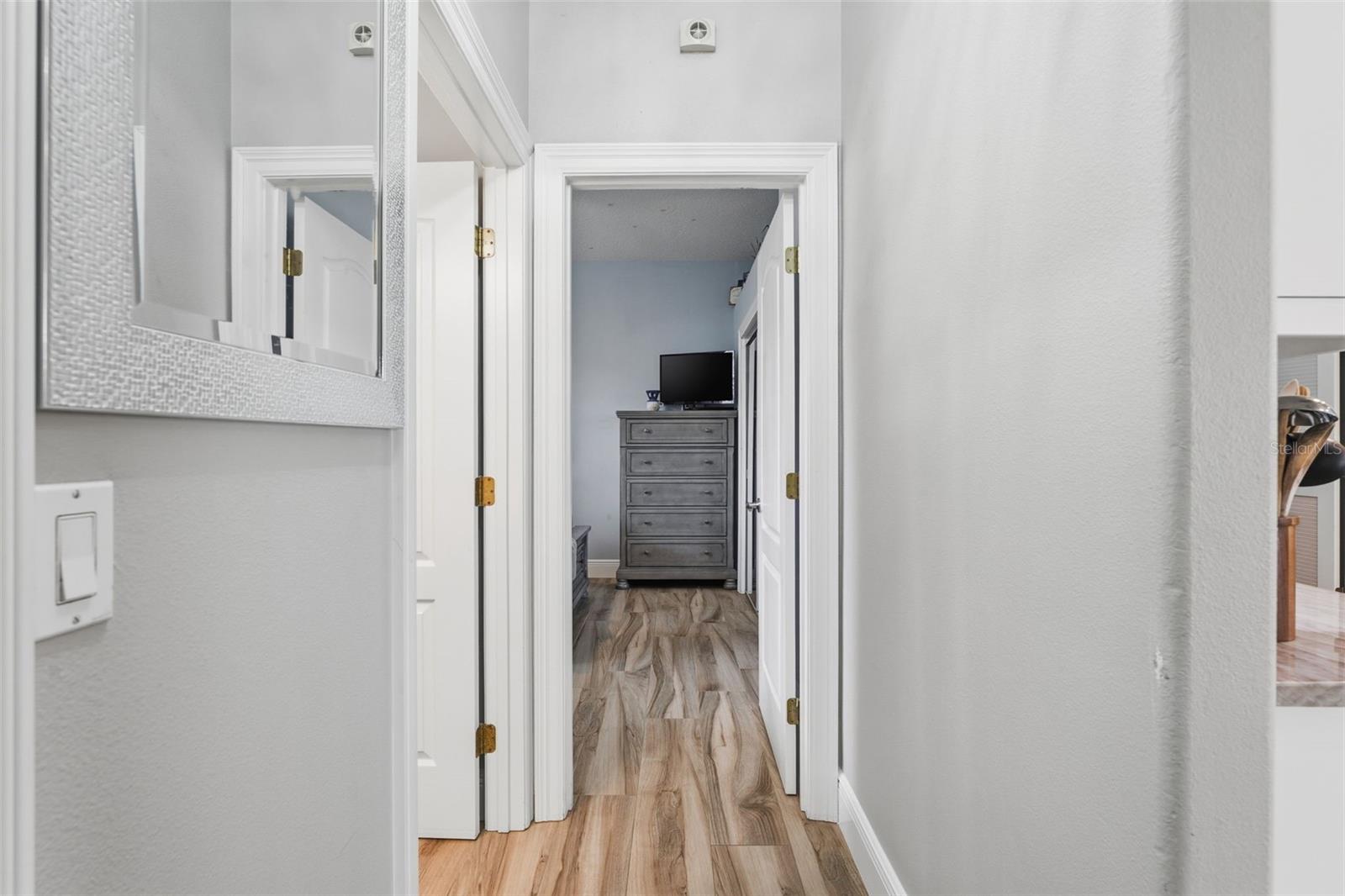 SECLUDED OAKS - Residential Lease