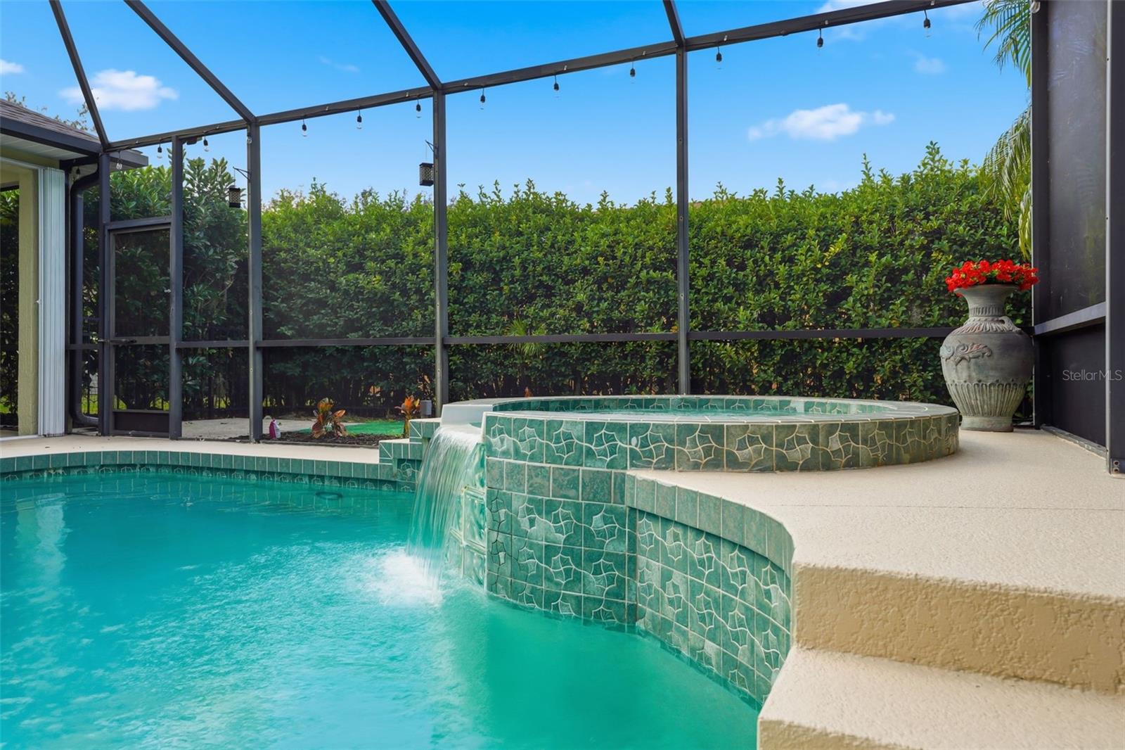 SECLUDED OAKS - Residential Lease