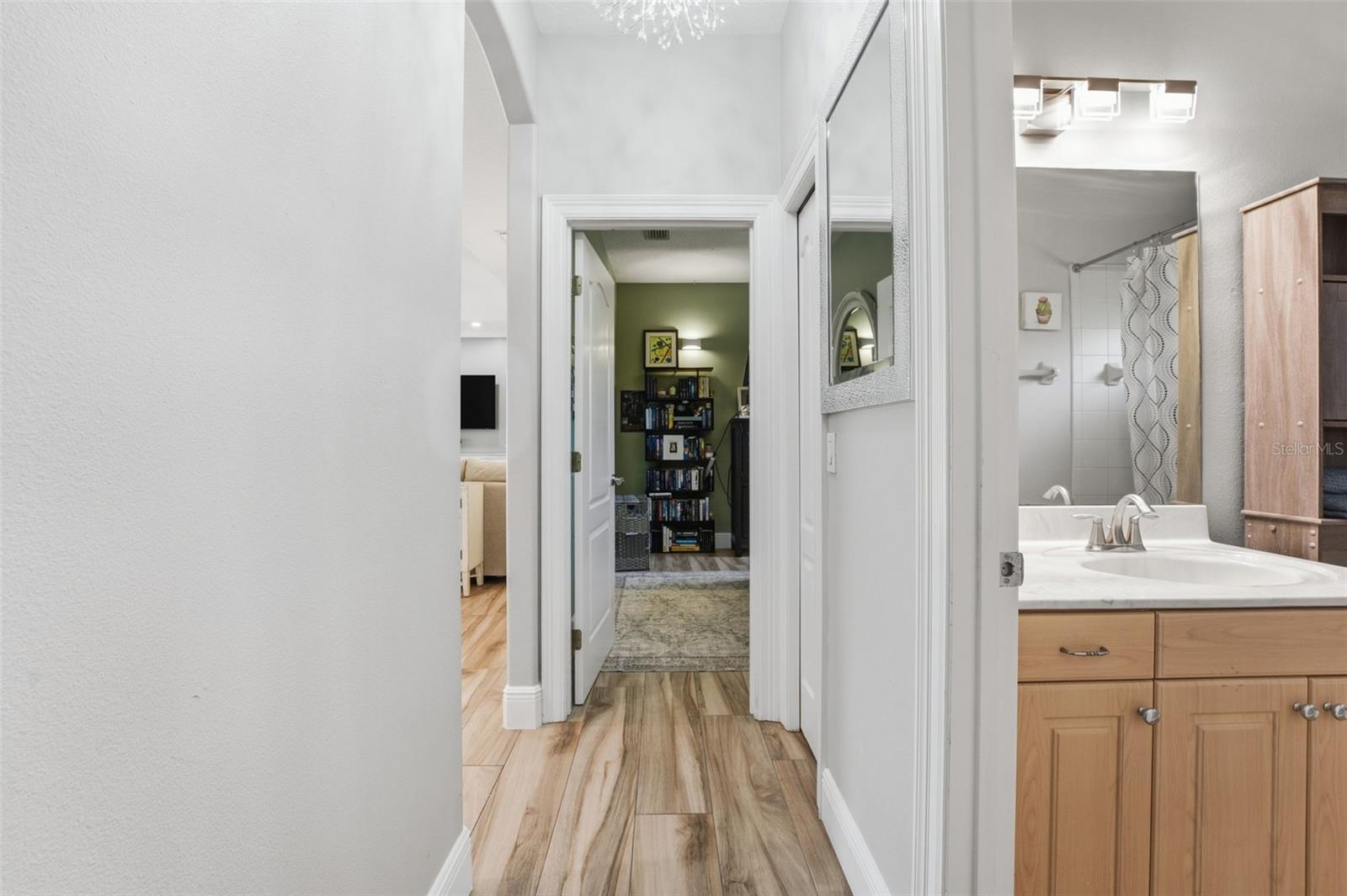 SECLUDED OAKS - Residential Lease