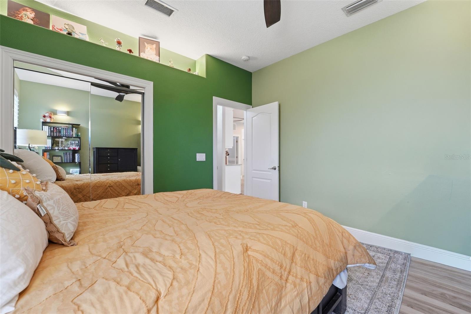 SECLUDED OAKS - Residential Lease