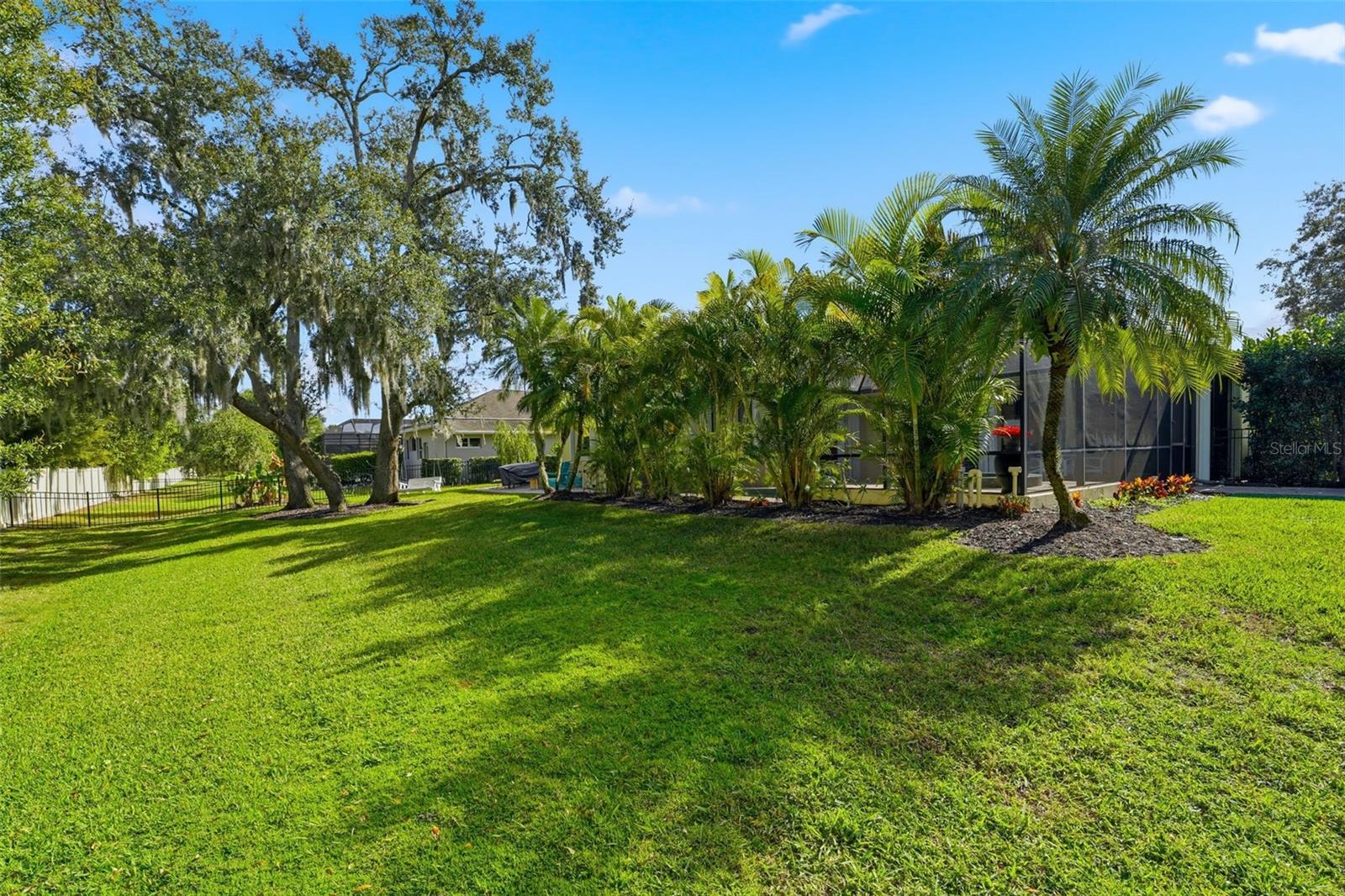 SECLUDED OAKS - Residential Lease