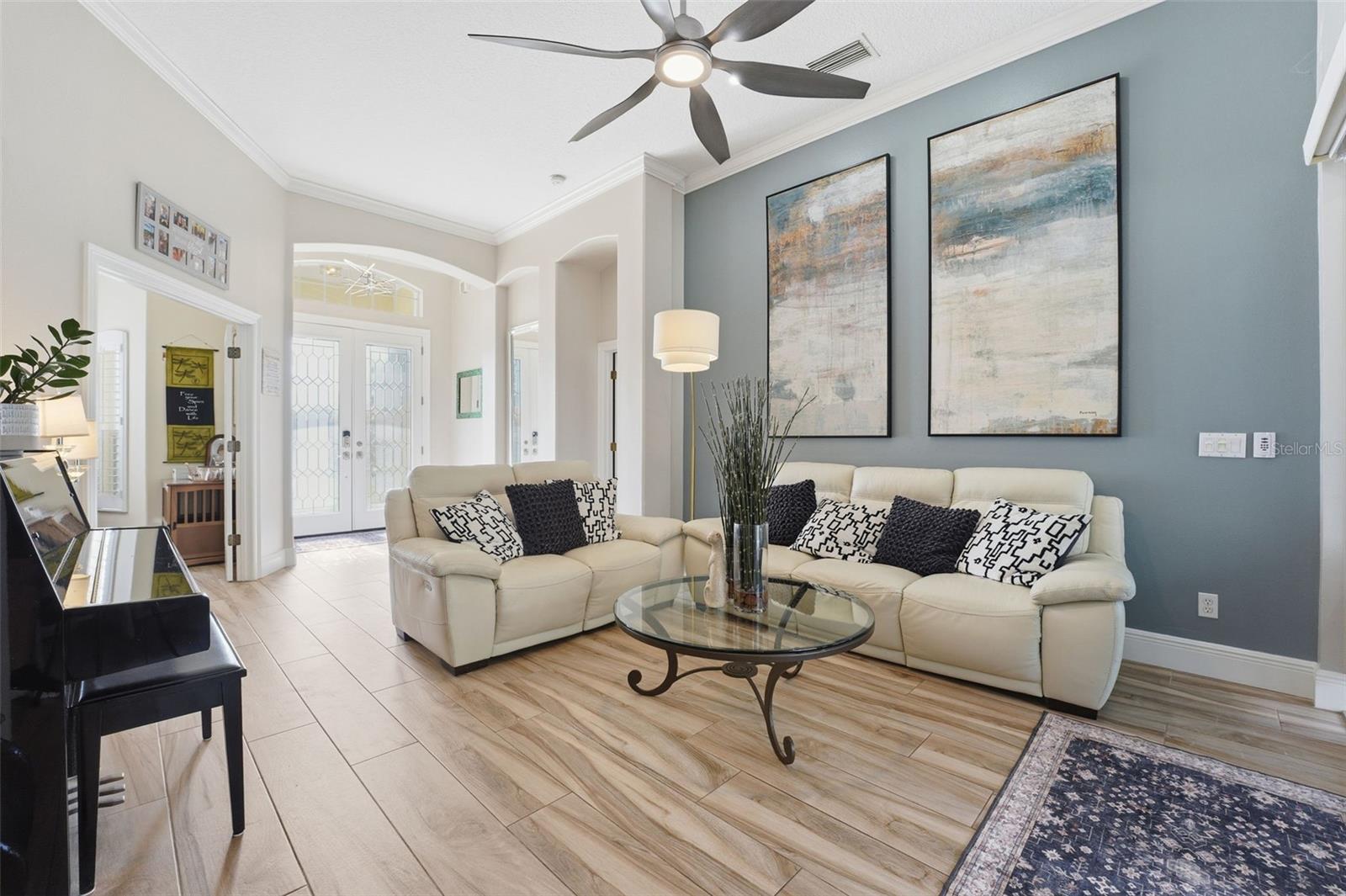 SECLUDED OAKS - Residential Lease