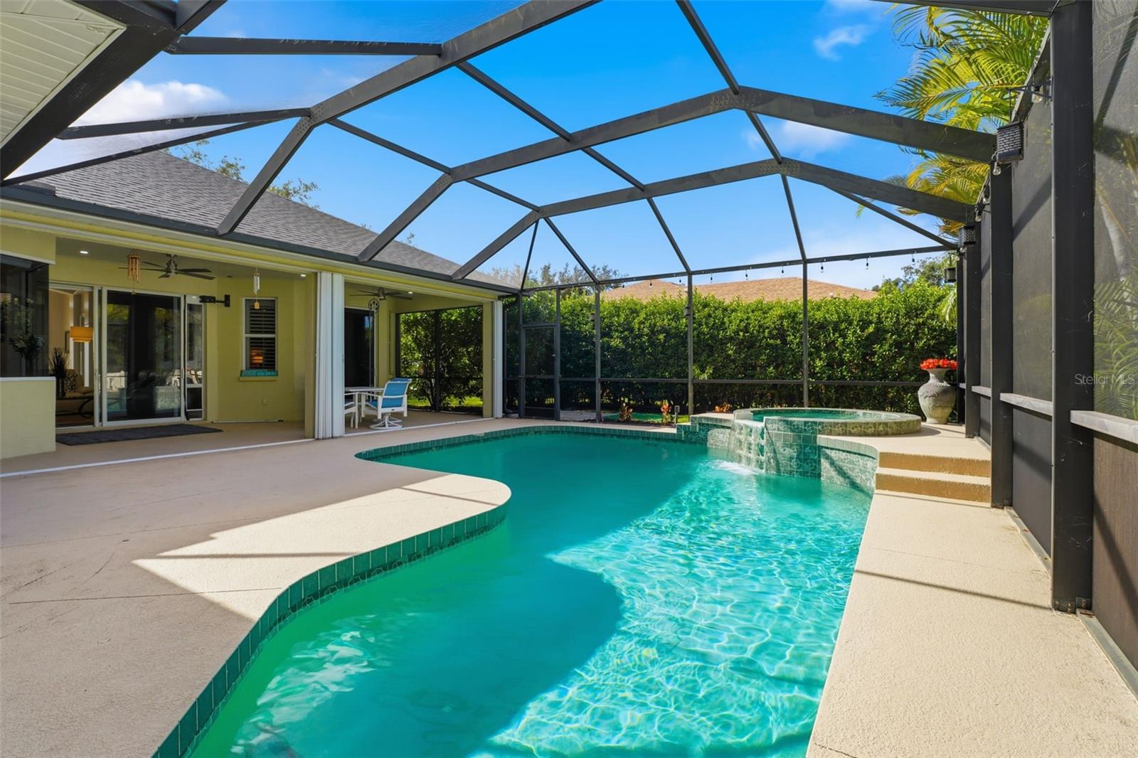 SECLUDED OAKS - Residential Lease