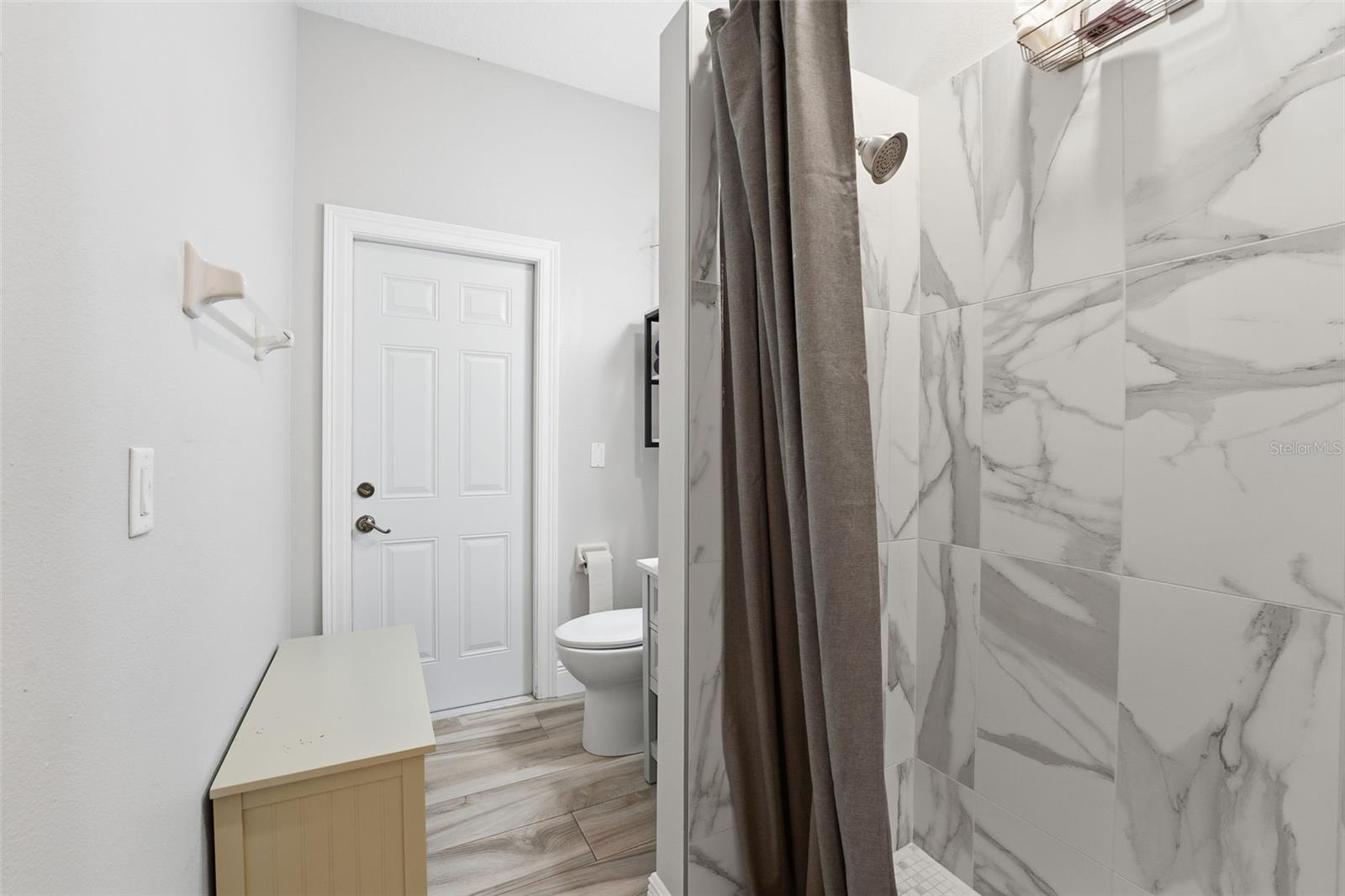 SECLUDED OAKS - Residential Lease