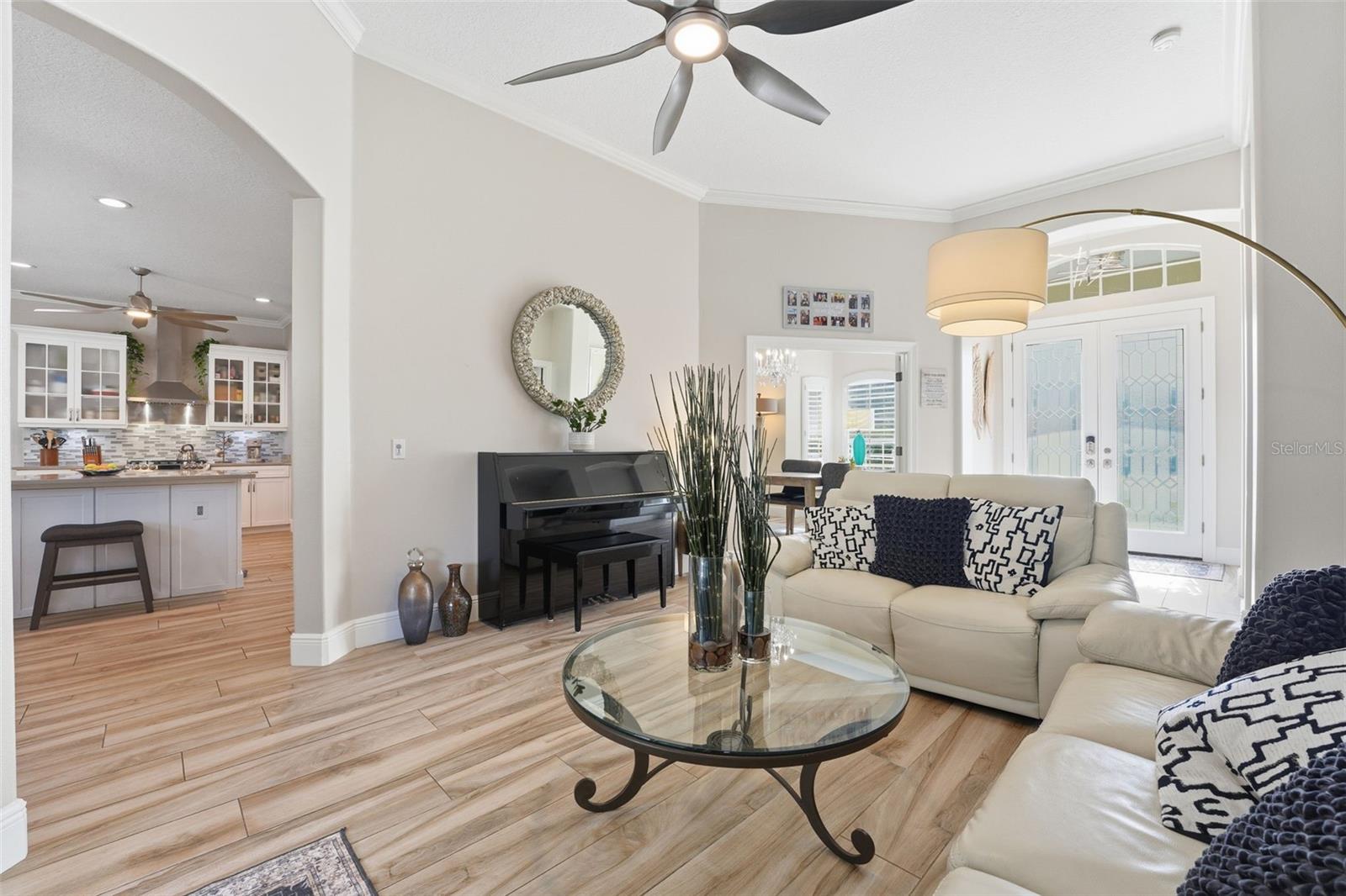 SECLUDED OAKS - Residential Lease